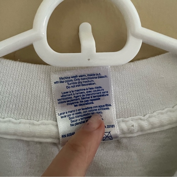 ⚪️GILDAN: Men’s size M, “30th Bloomsday” white long sleeve t-shirt, preowned. - Picture 4 of 8